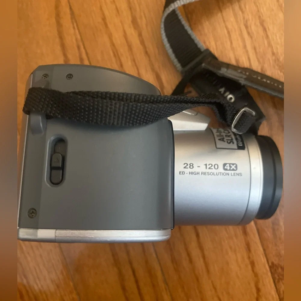 OLYMPUS All- In-One SLR Camera 🎥 WIDE ZOOM 28mm-120mm Preloved ❤️